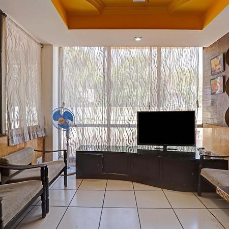 Oyo Flagship 80463 Hotel Mini Palace Vadodara Dış mekan fotoğraf