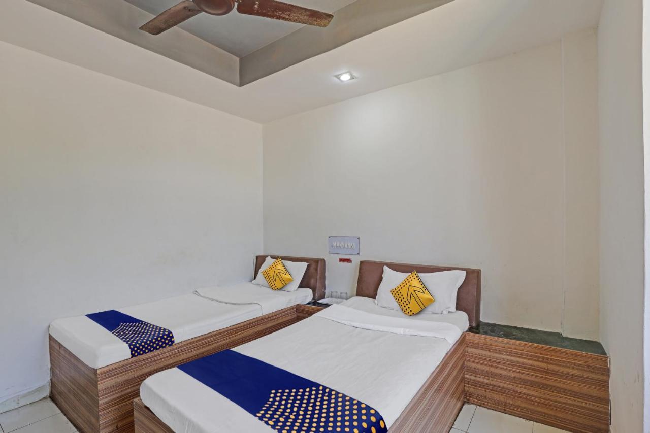 Oyo Flagship 80463 Hotel Mini Palace Vadodara Dış mekan fotoğraf