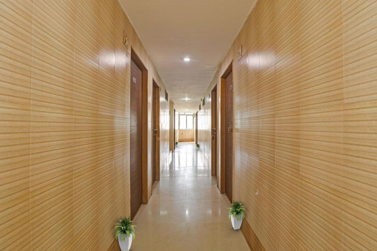 Oyo Flagship 80463 Hotel Mini Palace Vadodara Dış mekan fotoğraf