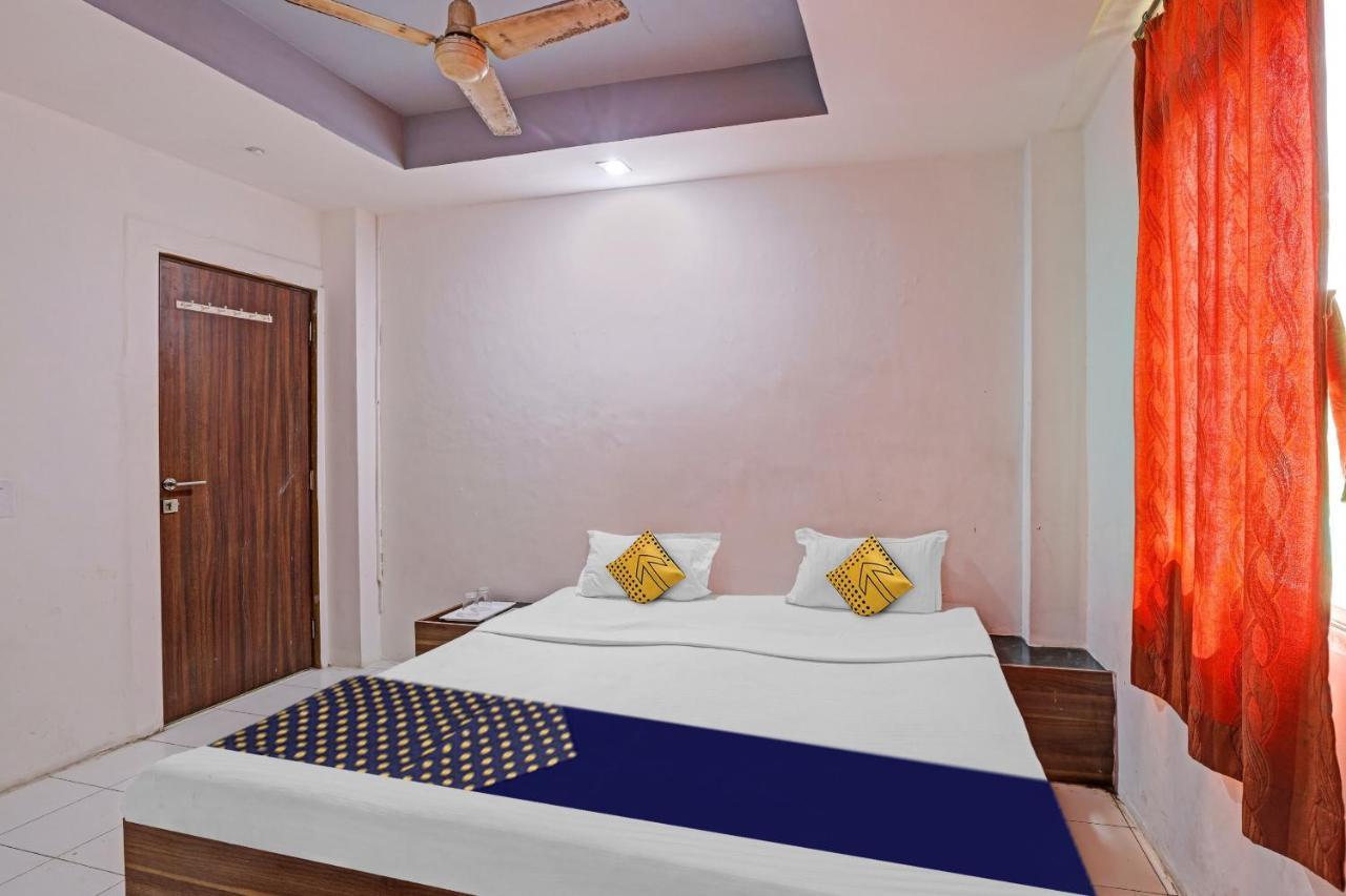 Oyo Flagship 80463 Hotel Mini Palace Vadodara Dış mekan fotoğraf