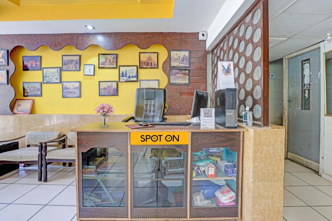 Oyo Flagship 80463 Hotel Mini Palace Vadodara Dış mekan fotoğraf