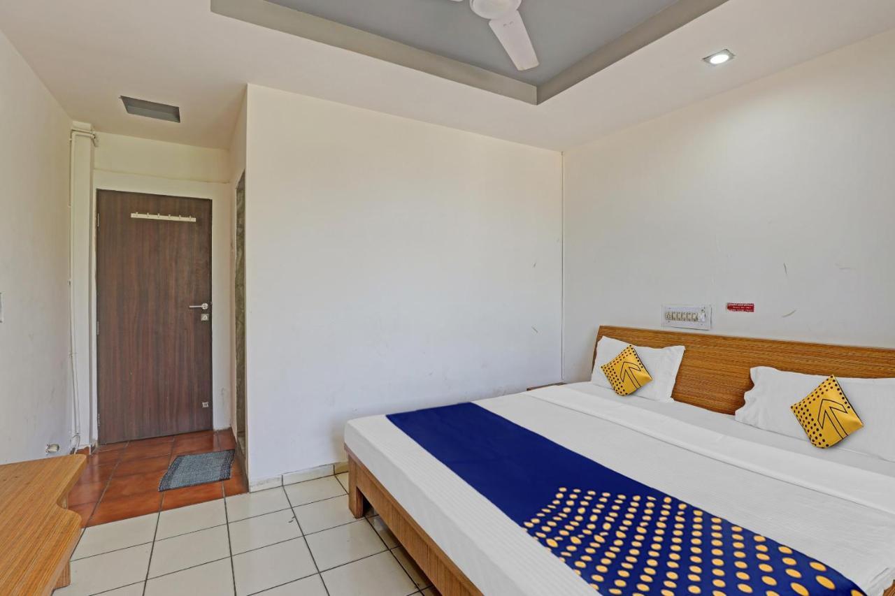 Oyo Flagship 80463 Hotel Mini Palace Vadodara Dış mekan fotoğraf