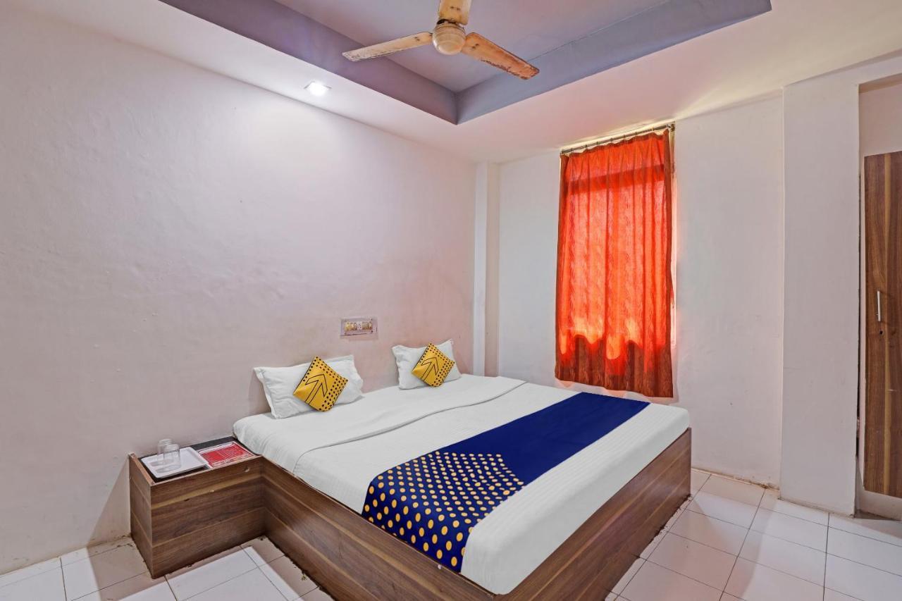 Oyo Flagship 80463 Hotel Mini Palace Vadodara Dış mekan fotoğraf