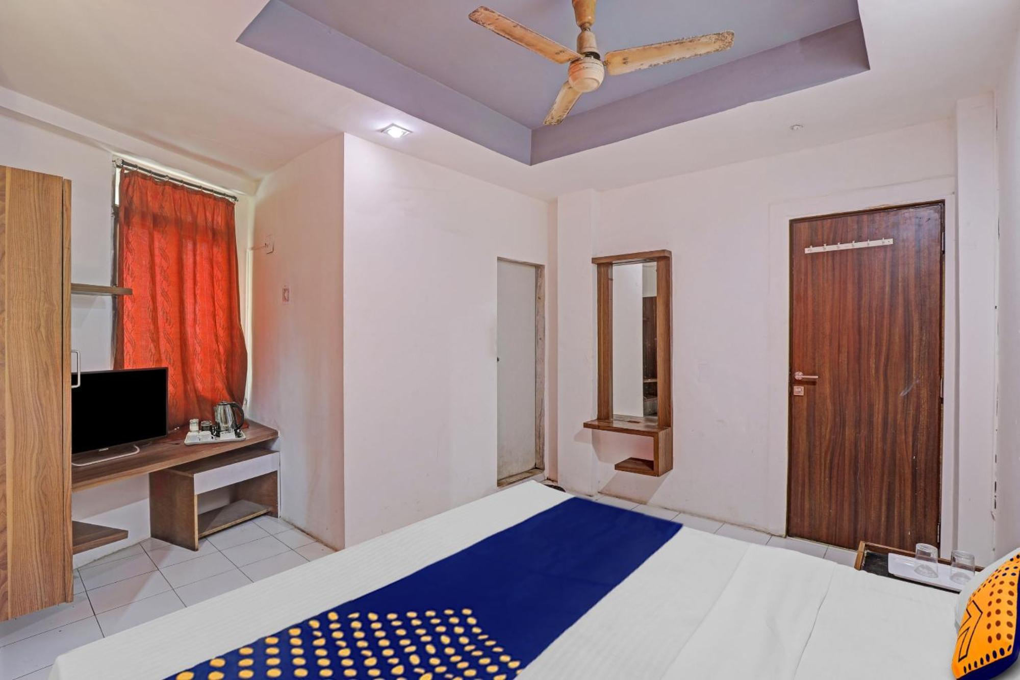 Oyo Flagship 80463 Hotel Mini Palace Vadodara Dış mekan fotoğraf
