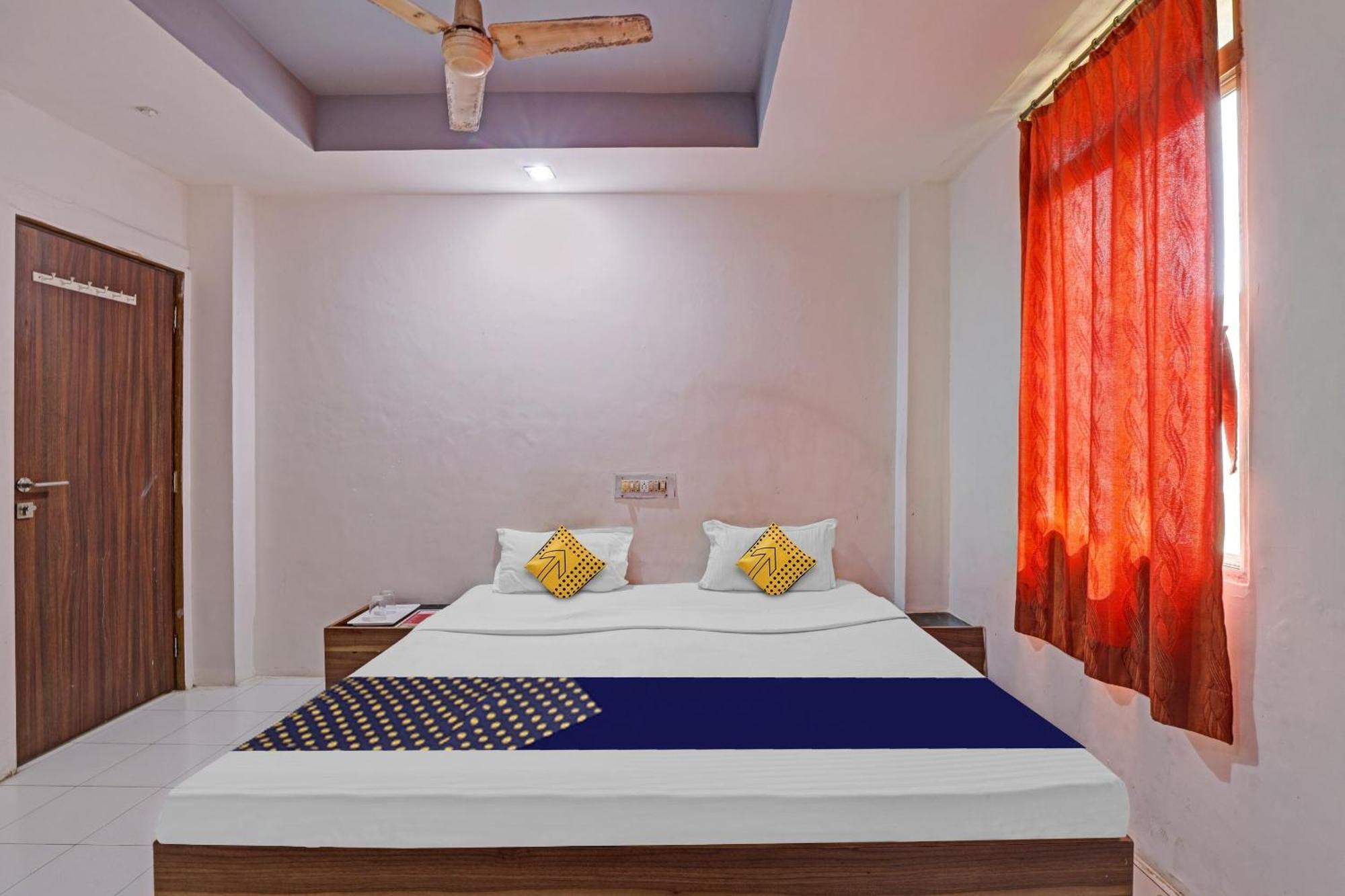 Oyo Flagship 80463 Hotel Mini Palace Vadodara Dış mekan fotoğraf