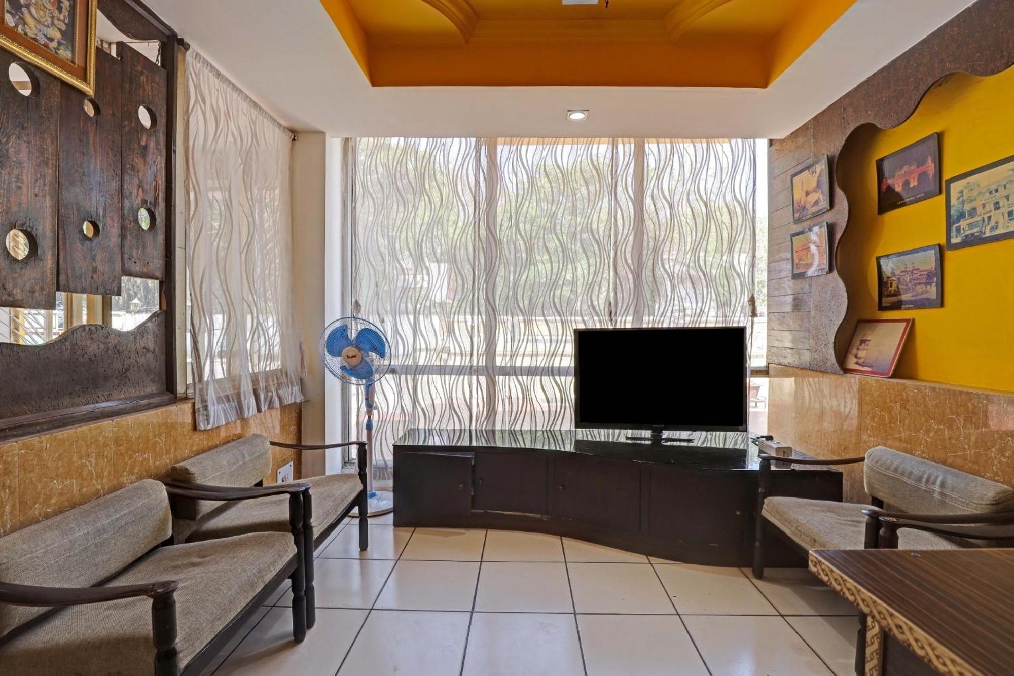 Oyo Flagship 80463 Hotel Mini Palace Vadodara Dış mekan fotoğraf
